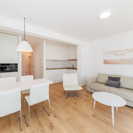 Sunny Side Casa By Belmont Realty アパート