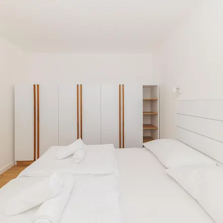 Sunny Side Casa By Belmont Realty *