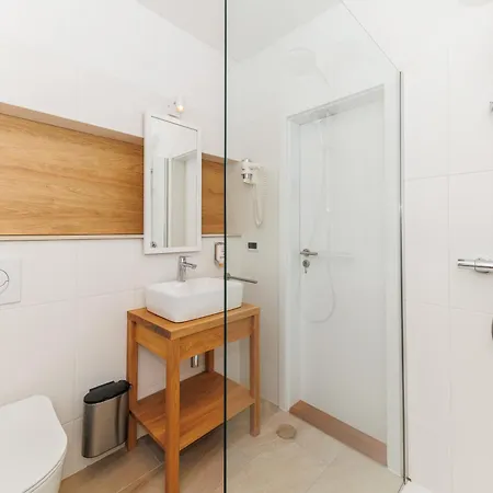 Sunny Side Casa By Belmont Realty アパート *