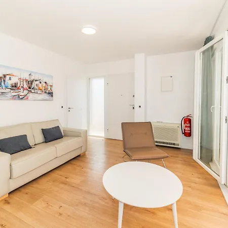 Sunny Side Casa By Belmont Realty דירה פטרצ'אנה