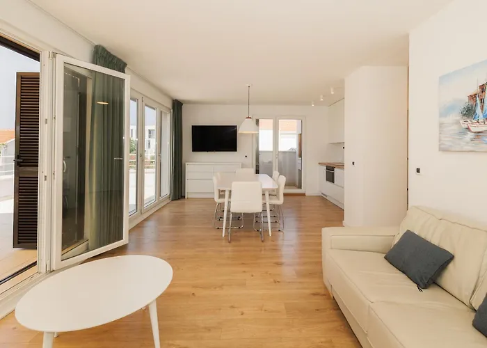 Sunny Side Casa By Belmont Realty アパート