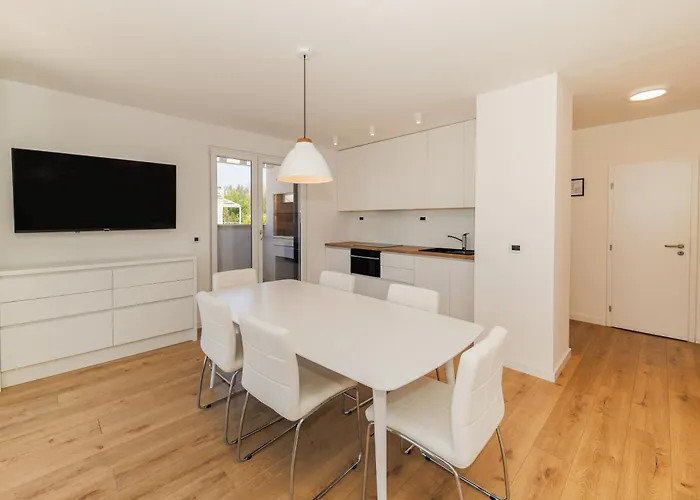 Sunny Side Casa By Belmont Realty *