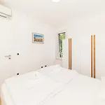 Sunny Side Casa By Belmont Realty * Petrcane