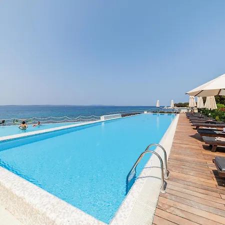 Sunny Side Casa By Belmont Realty *