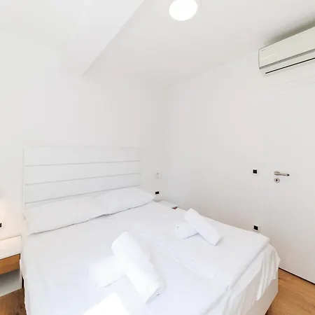 Sunny Side Casa By Belmont Realty *