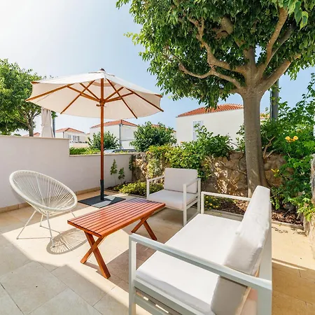 Sunny Side Casa By Belmont Realty * Petrcane