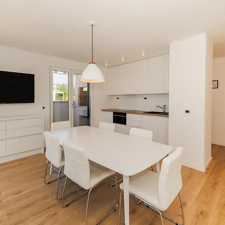 Sunny Side Casa By Belmont Realty *