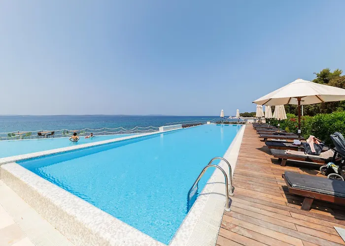 Sunny Side Casa By Belmont Realty *