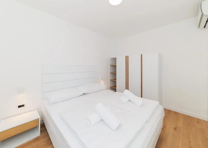 Апартаменты Sunny Side Casa By Belmont Realty Петрчане