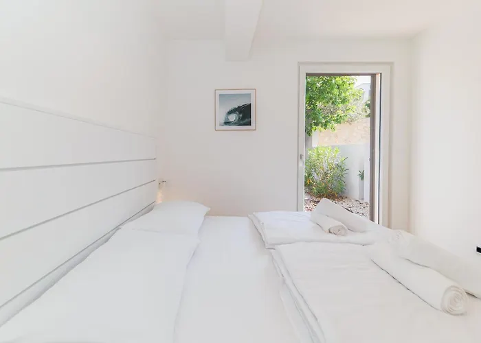 Sunny Side Casa By Belmont Realty Petrcane